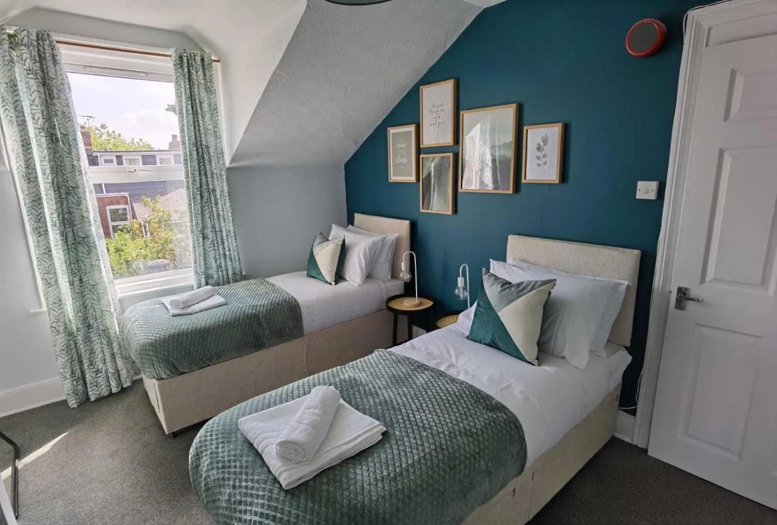 Raleigh Ff&Tf - 1 Bed Georgian Flat In The Centre Of Exeter, Free Parking With Wifi contacts